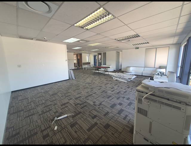 242M² OFFICE TO LET IN WOODMEAD